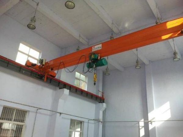 襄州區吊車出租(吊車卷揚燈亮怎么回事)