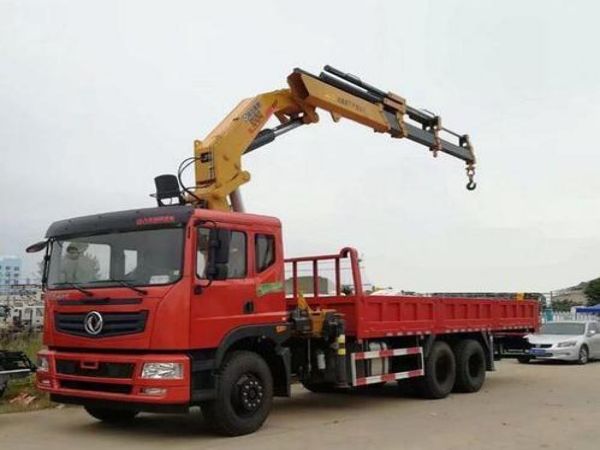 汕頭吊車(chē)出租(大噸位吊車(chē)操作室工作)