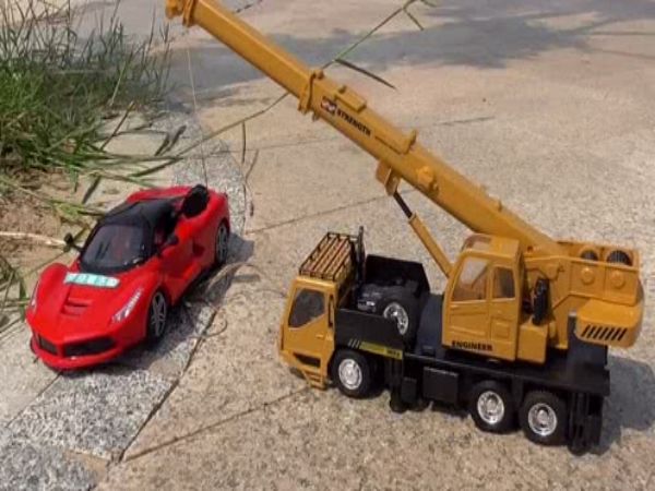 平輿吊車出租(漂亮的遙控吊車模型)